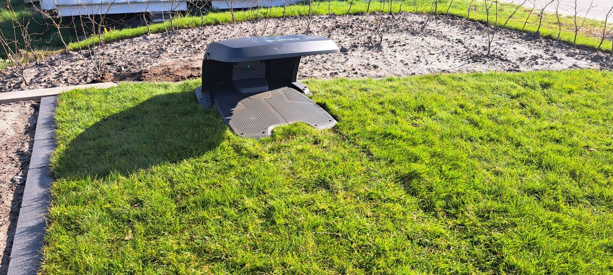 Reparatie robotmaaier werkbank